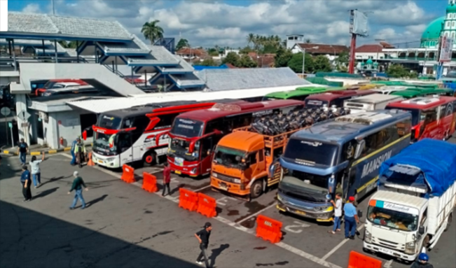 Kemacetan Parah Kembali Terjadi ke Arah Pelabuhan Ketapang Antrean Hampir 8 Km, Ini Penyebabnya!